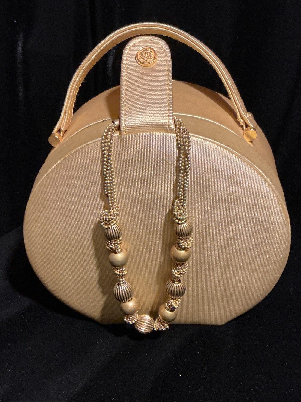 Liz Claiborne Chunky Gold Tone Necklace